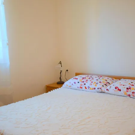 Jelka 1 By Interhome Njivice